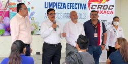 El titular del IMSS Oaxaca, Julio Mercado Castruita y el dirigente de la CROC, Ulises Bravo Cruz, dieron el banderazo en la “Gran Bodega Club de Oaxaca”.