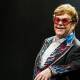 El cantante Elton John testifica en juicio contra Kevin Spacey vía video