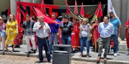 Foto: Luis Cruz / Protesta del MULT frente a Palacio de Gobierno; exigen la presentación con vida de Virginia y Daniela Ortiz.
