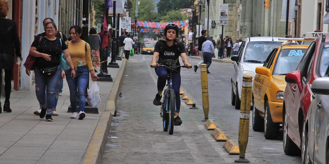 Fotos: Adrián Gaytán / La ciclovía en Avenida Morelos, un proyecto que se deteriora ante el abandono oficial.