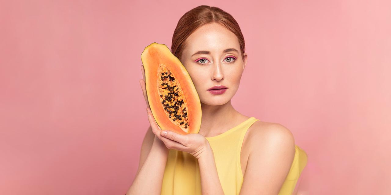 La papaya es una fruta altamente poderosa para limpiar el cuerpo e incluso, la piel.