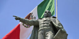 Foto: Adrián Gaytán / Monumento a Benito Juárez en el Cerro del Fortín.