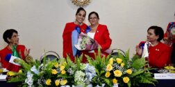 Fotos: Rubén Morales / Mariana Vásquez Sibaja realizó la entrega de bouquet a la presidente electa Lucila Martínez Altamirano.