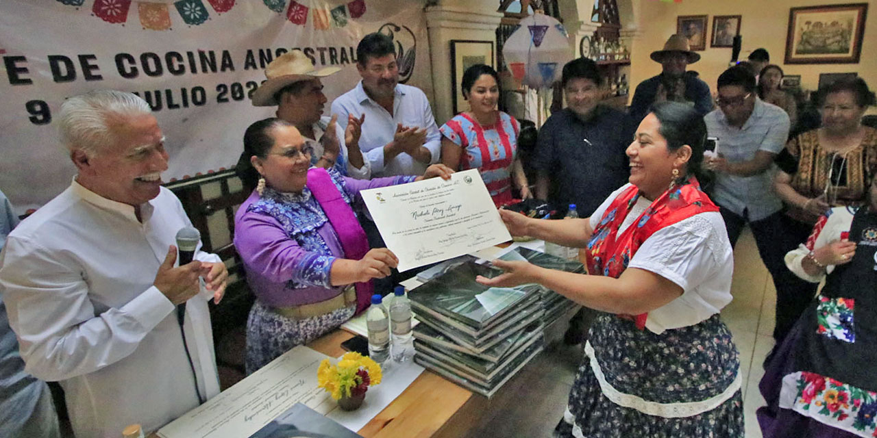 Foto: Adrián Gaytán / El galardón es para reconocer a las y los responsables de los alimentos que han dado identidad a Oaxaca.