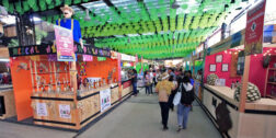 Foto: Adrián Gaytán / Mezcaleros pagan 7 mil pesos por stand en la Feria del Mezcal, en el CCCO.