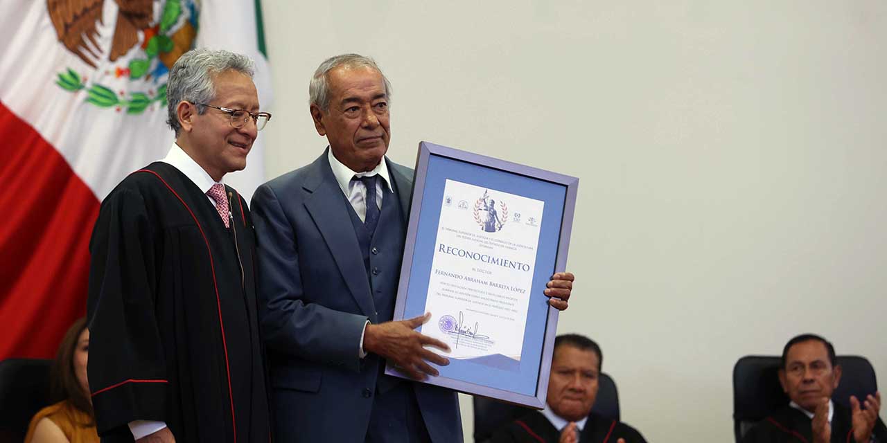 Foto: Adrián Gaytán / Reciben reconocimientos los expresidentes del Tribunal Superior de Justicia: Fernando Abraham Barrita López y Agustín Márquez Uribe.