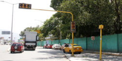 Foto: Adrián Gaytán / Semáforos sin funcionar en Avenida Universidad.