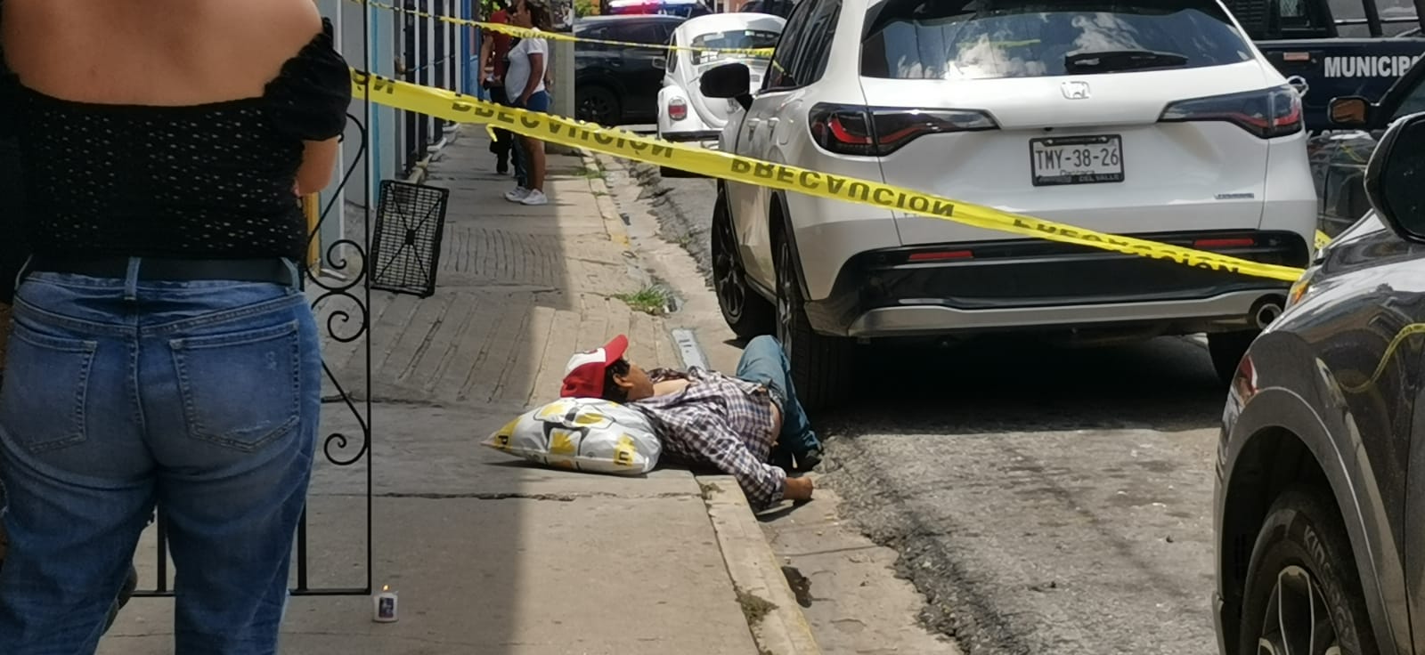 Muere en la banqueta 