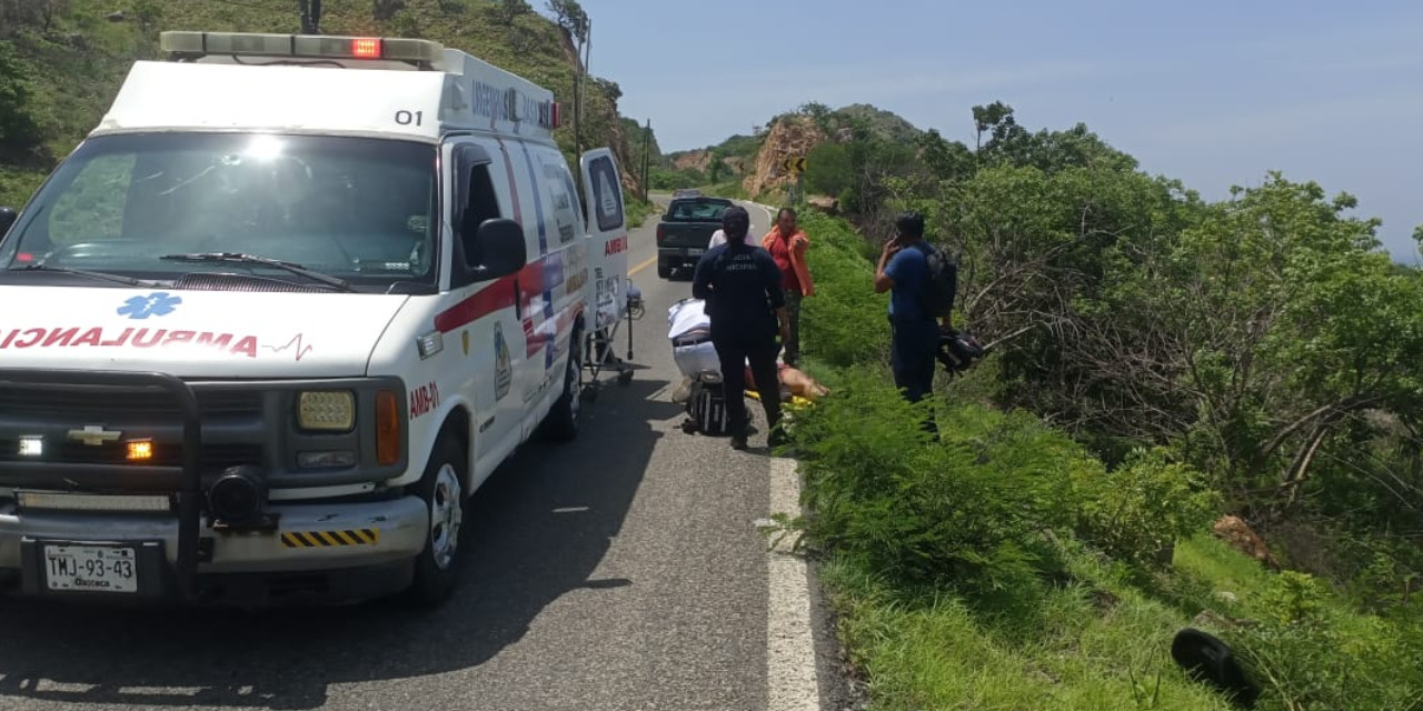 Motociclista derrapa y cae a un barranco en Salina Cruz | El Imparcial de Oaxaca