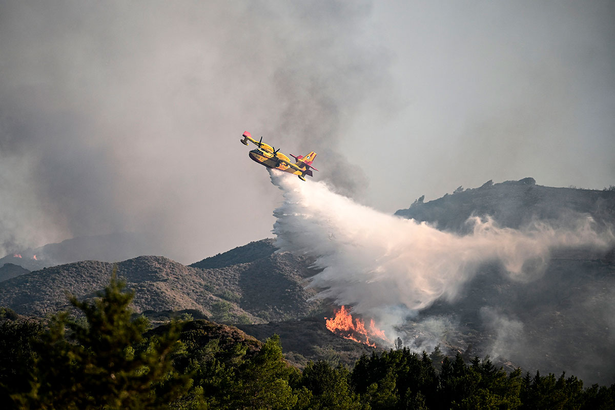 VIDEO: Avión se estrella durante misión para combatir incendio forestal en Grecia | El Imparcial de Oaxaca