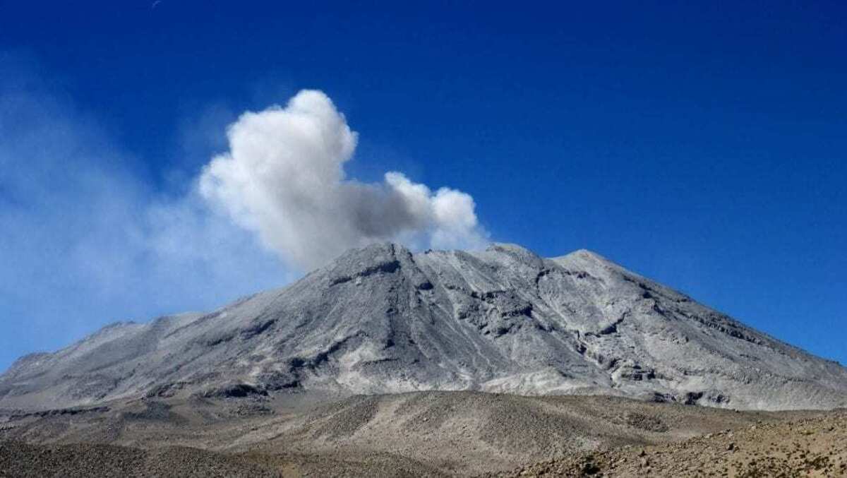 Perú declara estado de emergencia en distritos de Moquegua por erupción del volcán Ubinas | El Imparcial de Oaxaca