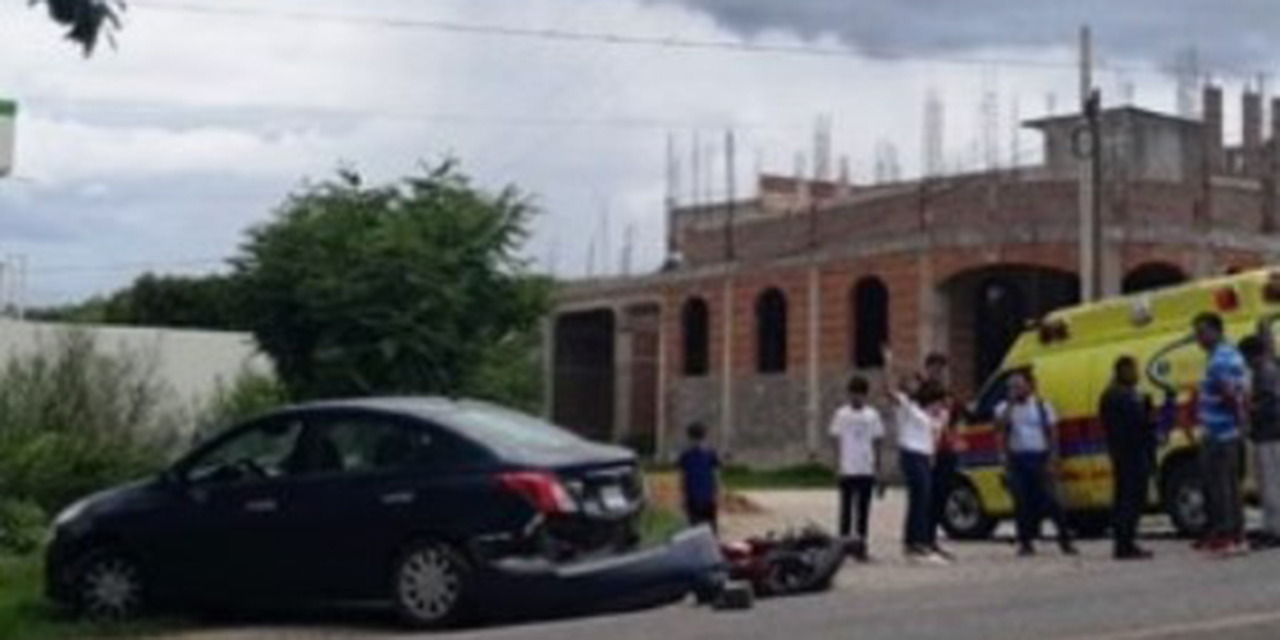 Colisión entre moto  y auto particular en  agencia Acatlima | El Imparcial de Oaxaca