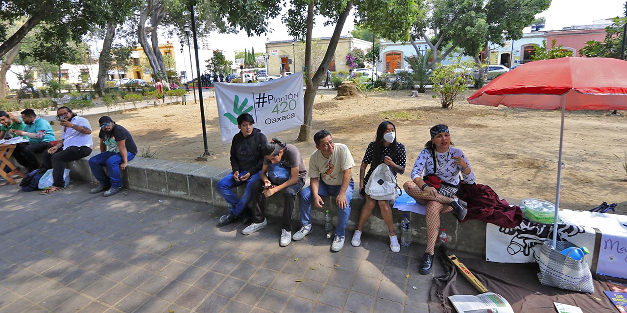 Foto: Adrián Gaytán / Consumidores de mariguana demandaban un espacio en El Llano.