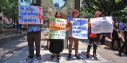 Foto: Adrián Gaytán / Docentes y alumnos del Taller de Artes Plásticas Rufino Tamayo protestan en el Zócalo.