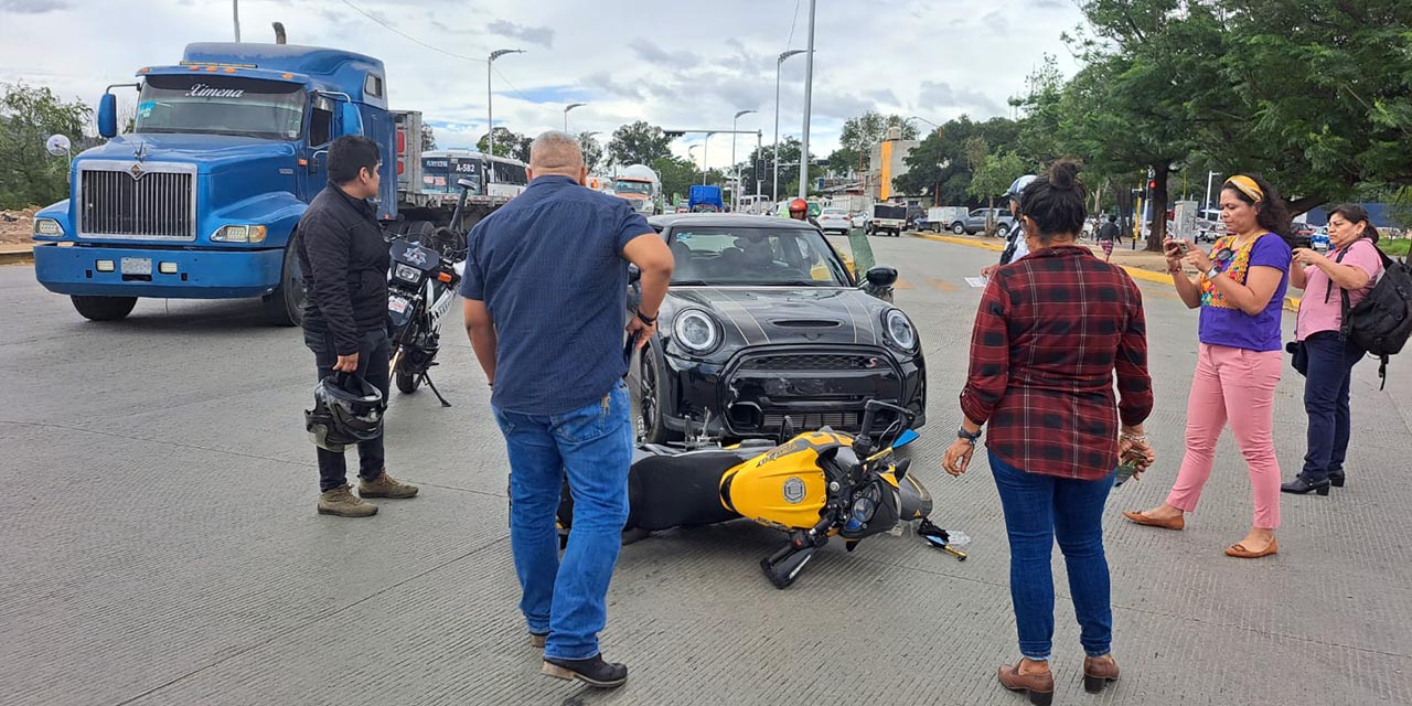 El motociclista sólo sufrió algunos raspones.