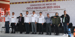 Foto: Adrián Gaytán / En la primaria “Benito Juárez” de San Andrés Huayápam, el gobernador Salomón Jara Cruz inauguró el nuevo ciclo escolar 2023-2024.