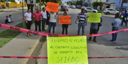Foto: Adrián Gaytán / Escala conflicto en el IEBO; mantienen protesta sindicalizados y directivos de planteles.