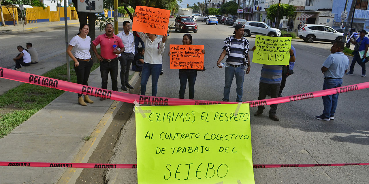 Foto: Adrián Gaytán / Escala conflicto en el IEBO; mantienen protesta sindicalizados y directivos de planteles.