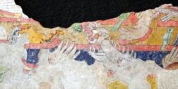 El fragmento fue descubierto en los años 60, en la Calzada de los Muertos de la zona arqueológica de Teotihuacan.