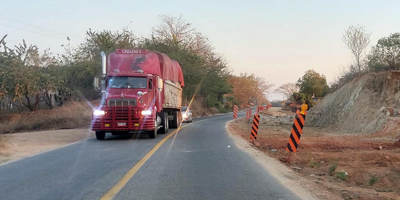 Se moderniza la carretera federal 200, Las Cruces -Pinotepa Nacional.
