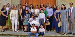Fotos: Rubén Morales / Familiares y amigos se reunieron para compartir con Atousa, la nueva hija de Dios este momento.