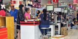 Foto: Luis Alberto Cruz / Inicia la compra de útiles; padres y madres de familia confirman que subieron de precio.