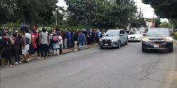 Foto: Rivac / Intenso tráfico y largas filas sobre el boulevard Eduardo Vasconcelos, en la zona de escuelas.