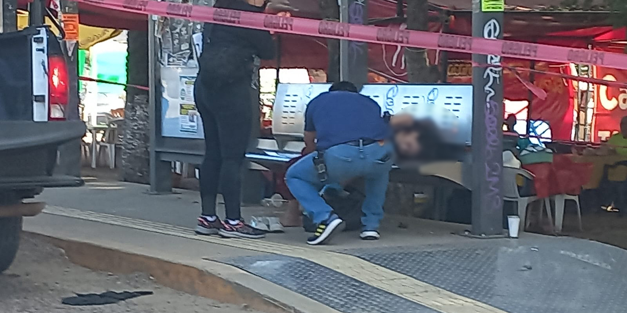 Muere malabarista  en parada de autobús