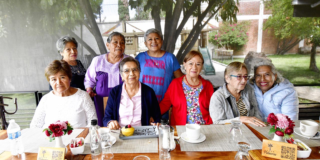 Fotos: Rubén Morales / Sus amigas se dieron cita para celebrar y compartir un bello momento.