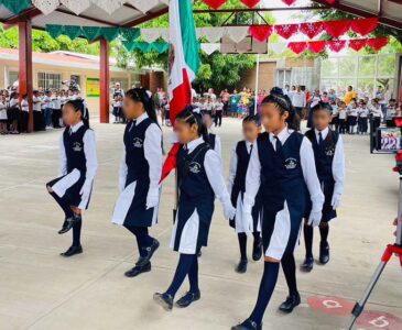 Se inauguraron las actividades académicas desde las instalaciones de la Escuela Primaria Bilingüe “Heliodoro Charis Castro”.