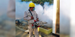 Foto: Adrián Gaytán / Trabajadores del área de Vectores del sector salud, combaten el dengue en las regiones.