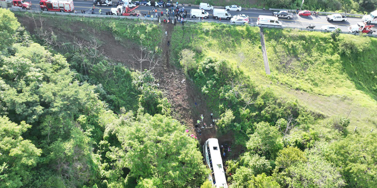 Trágico accidente: 17 muertos en volcadura de autobús en Nayarit | El Imparcial de Oaxaca