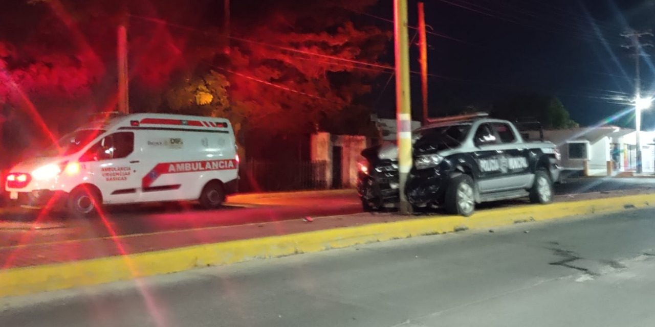 Patrulla colisiona brutalmente contra postes en Ixtepec | El Imparcial de Oaxaca