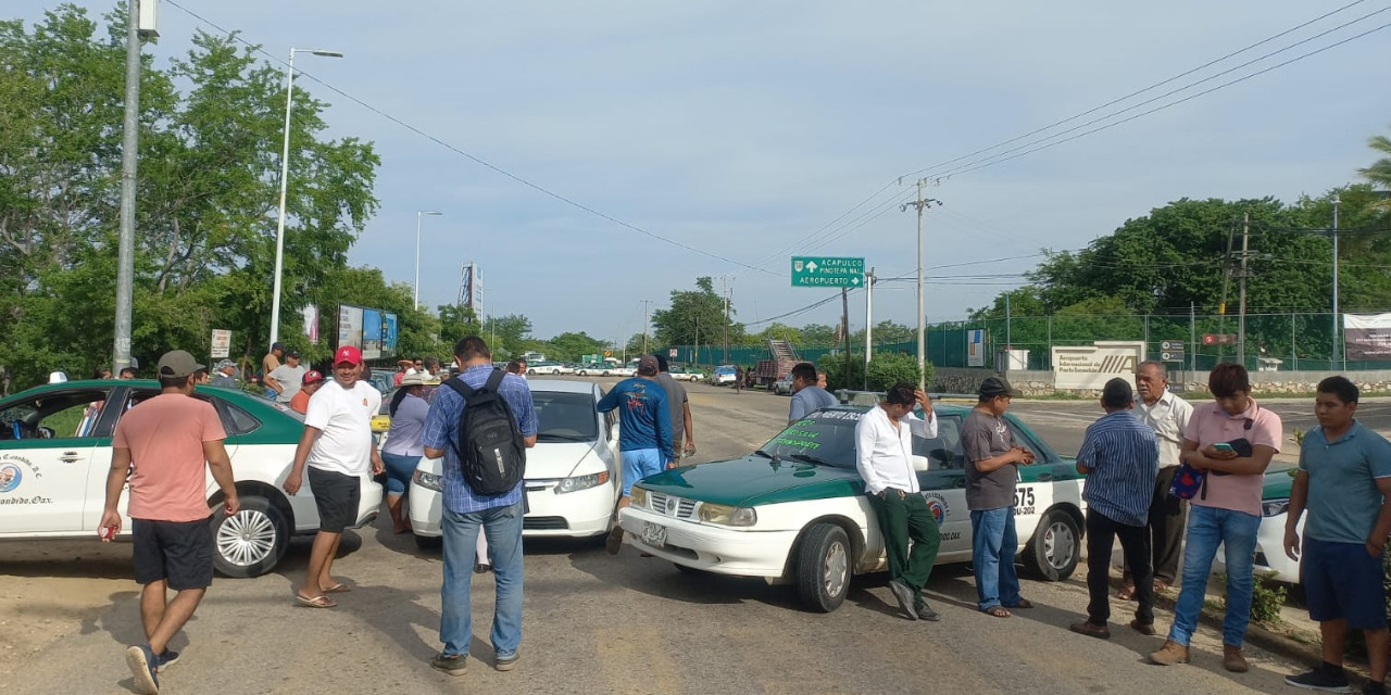Estalla conflicto entre taxistas en Puerto Escondido | El Imparcial de Oaxaca