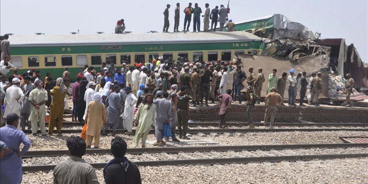 Descarrilamiento de tren en Pakistán deja 30 muertos y 60 heridos | El Imparcial de Oaxaca