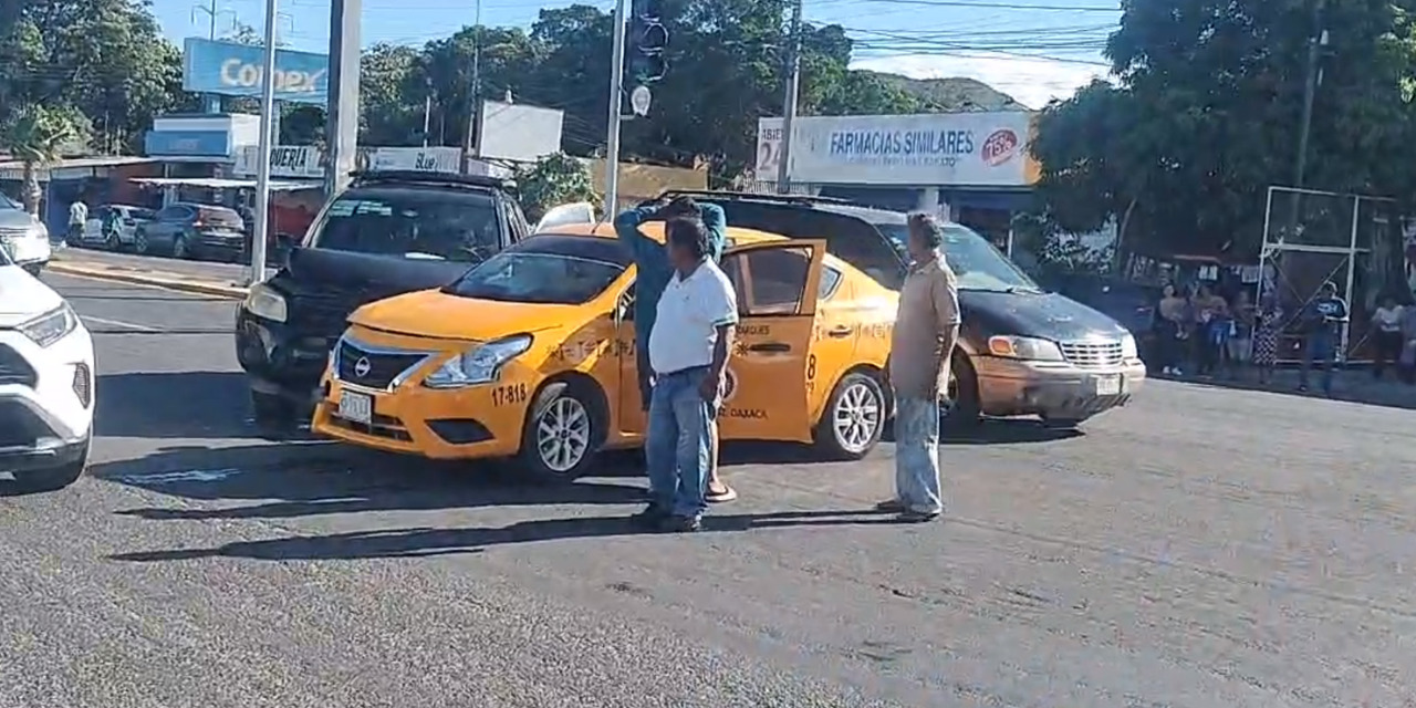 Aparatosa colisión entre taxi y camioneta en Salina Cruz | El Imparcial de Oaxaca