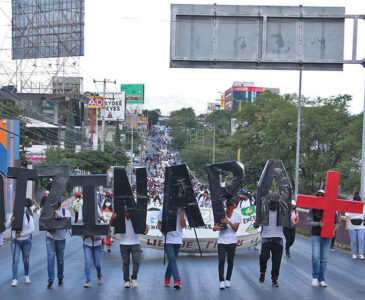 Foto: Adrián Gaytán / En demanda de justicia, marchan a 9 años de la desaparición de 43 normalistas.