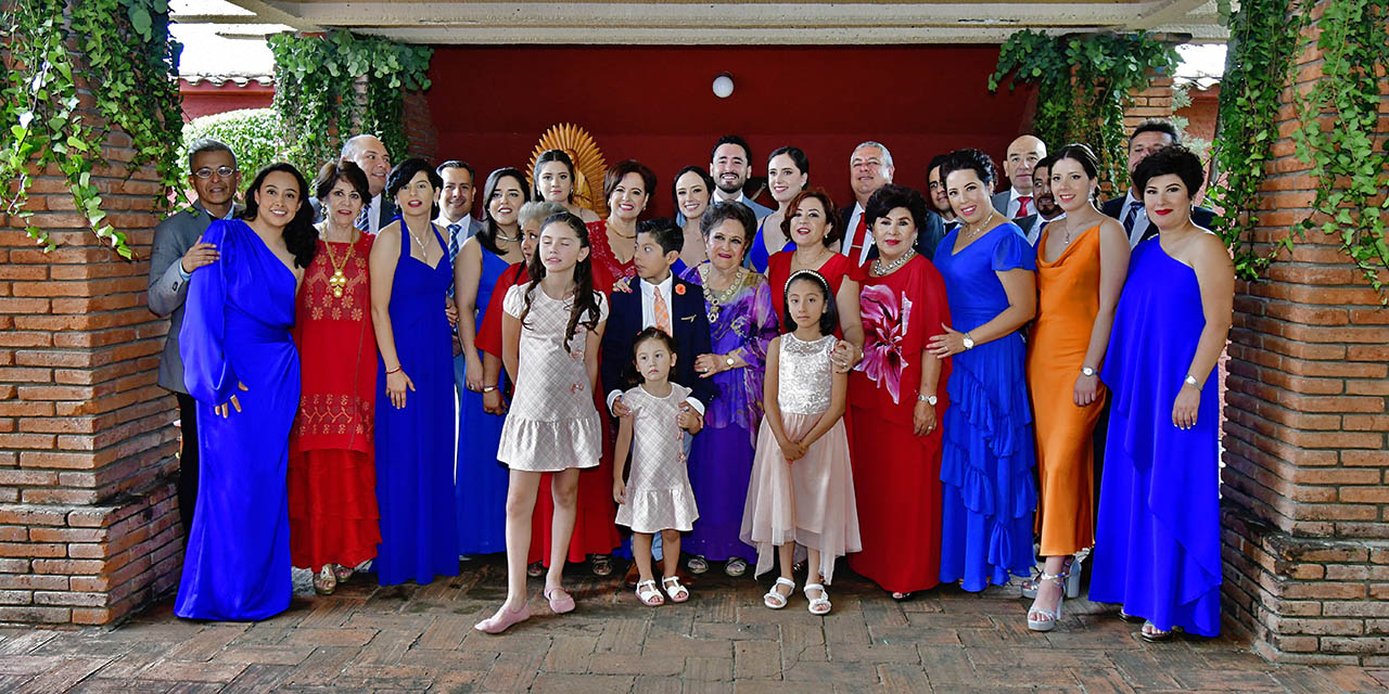 Foto: Rubén Morales // La familia se reunió para celebrar a Rosa Silvia, una mujer oaxaqueña que ha trabajado por sus seres queridos.