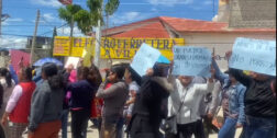 Foto: El Imparcial TV / Madres y padres de familia de es la EST 84, marcharon este domingo en la Villa de Etla.