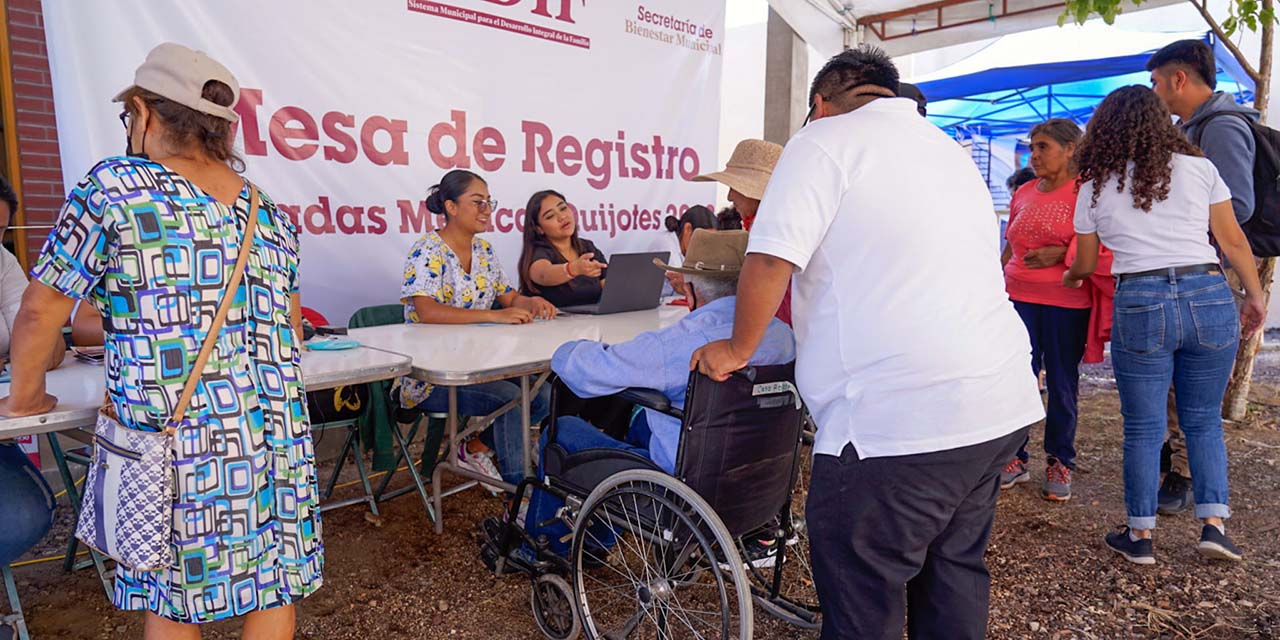 Foto: Municipio de Oaxaca de Juárez / Mesa de registro para la atención médica por parte de los Quijotes.