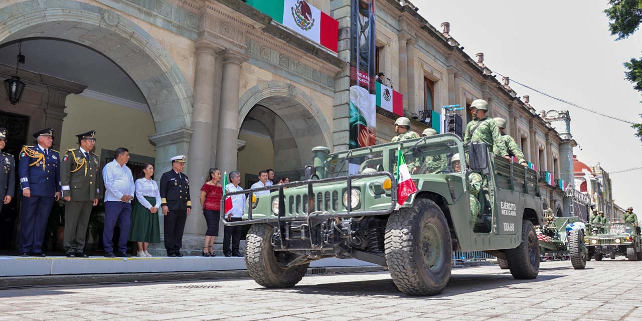 Foto: cortesía / Participan 3,422 elementos de las fuerzas castrenses, estatales y municipales en el desfile cívico militar del 16 de septiembre, en Oaxaca.