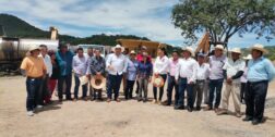 Presidentes participaron en el inicio de los trabajos de bacheo que se realizarán en la carretera federal 125 Huajuapan-Chazumba.