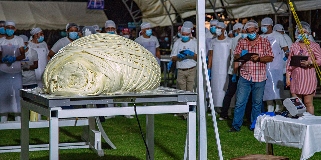 Pijijiapan logra Récord Guinness con el quesillo más grande | El Imparcial de Oaxaca