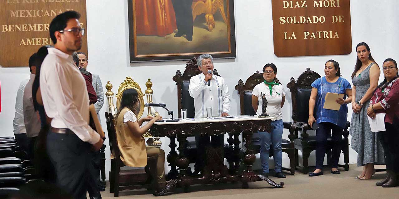 Foto: Luis Cruz // Sesión de cabildo presidida por Francisco Martínez Neri.