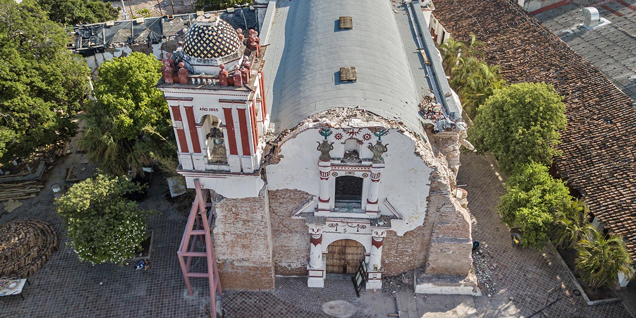 Foto: cortesía / Severamente dañado el templo de San Vicente Ferrer, en Juchitán.