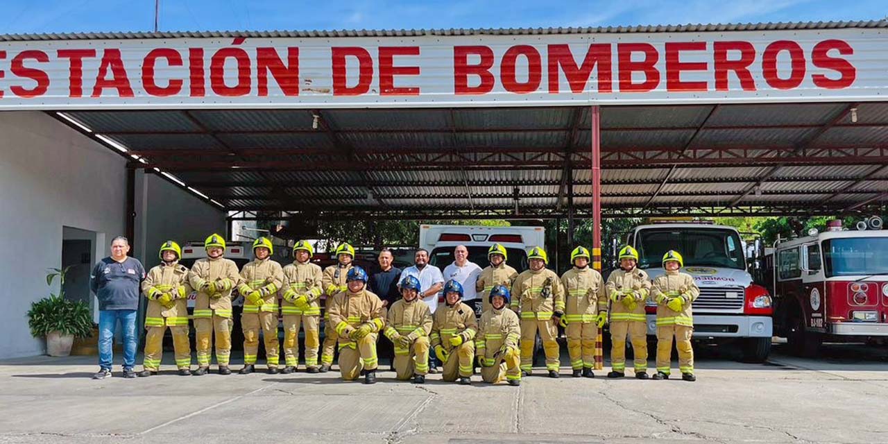 Dotan de uniformes a bomberos de Juchitán | El Imparcial de Oaxaca