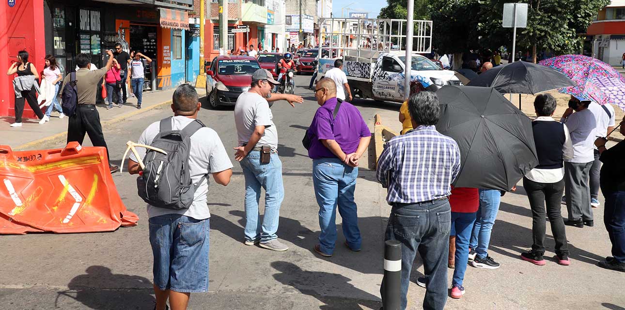 Foto: Luis Alberto Cruz / Vecinos de la Colonia Libertad y Centro Histórico bloquean Periférico para exigir la reubicación de migrantes.