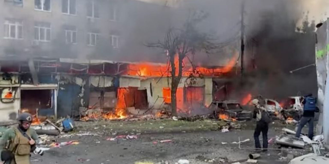 VIDEO: Misil ruso impacta mercado en Ucrania y causa la muerte de 16 personas | El Imparcial de Oaxaca