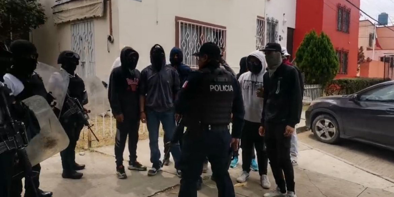 Frenan a normalistas; bloquean zona norte | El Imparcial de Oaxaca