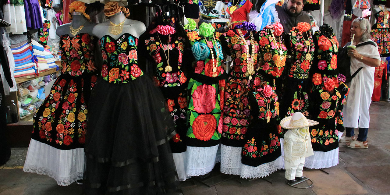 Fiestas patrias impulsan ventas de trajes regionales